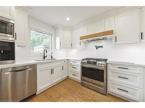 14 Dolphin Place, Hamilton, ON - Indoor Photo Showing Kitchen With Stainless Steel Kitchen With Upgraded Kitchen