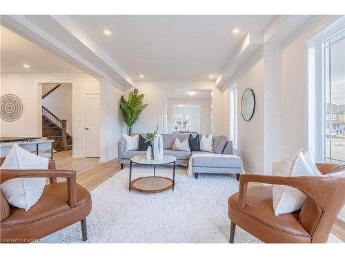 121 Cittadella Boulevard, Hannon, ON - Indoor Photo Showing Living Room