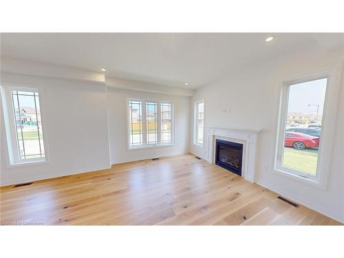 121 Cittadella Boulevard, Hannon, ON - Indoor Photo Showing Living Room With Fireplace