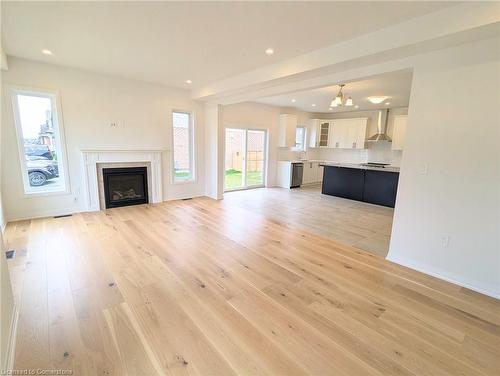 121 Cittadella Boulevard, Hannon, ON - Indoor Photo Showing Living Room With Fireplace