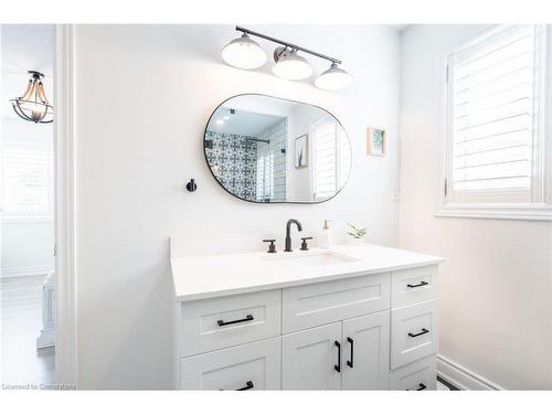 71 Joshua Avenue, Ancaster, ON - Indoor Photo Showing Bathroom