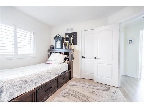 71 Joshua Avenue, Ancaster, ON - Indoor Photo Showing Bedroom