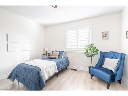 71 Joshua Avenue, Ancaster, ON - Indoor Photo Showing Bedroom