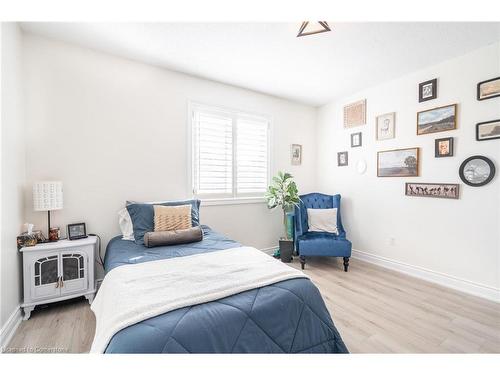 71 Joshua Avenue, Ancaster, ON - Indoor Photo Showing Bedroom