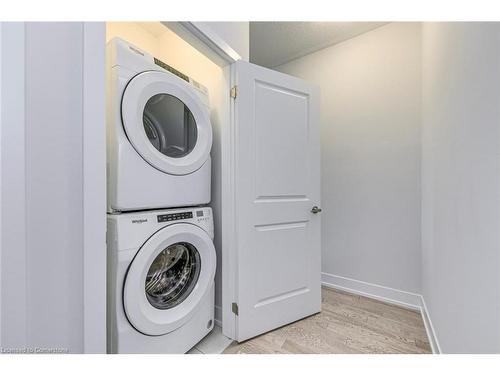 1488 Yellow Rose Circle, Oakville, ON - Indoor Photo Showing Laundry Room