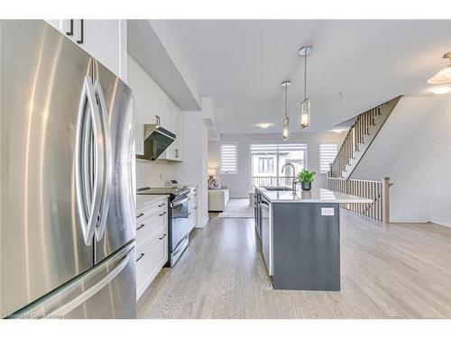 1488 Yellow Rose Circle, Oakville, ON - Indoor Photo Showing Kitchen With Upgraded Kitchen