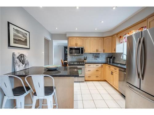 2083 Edgebank Court, Burlington, ON - Indoor Photo Showing Kitchen