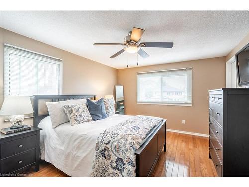 2083 Edgebank Court, Burlington, ON - Indoor Photo Showing Bedroom