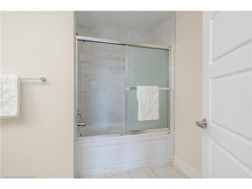 31 Forest Ridge Avenue, Waterdown, ON - Indoor Photo Showing Bathroom