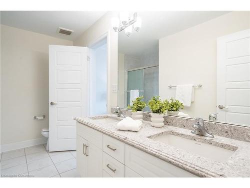 31 Forest Ridge Avenue, Waterdown, ON - Indoor Photo Showing Bathroom