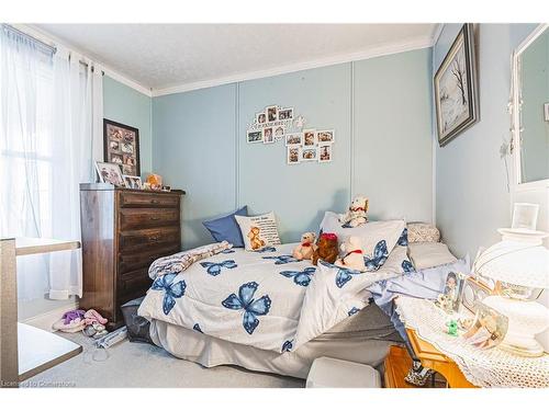 193 Campbell Avenue, Hamilton, ON - Indoor Photo Showing Bedroom