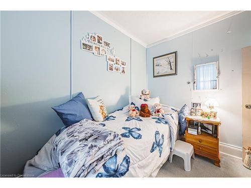 193 Campbell Avenue, Hamilton, ON - Indoor Photo Showing Bedroom