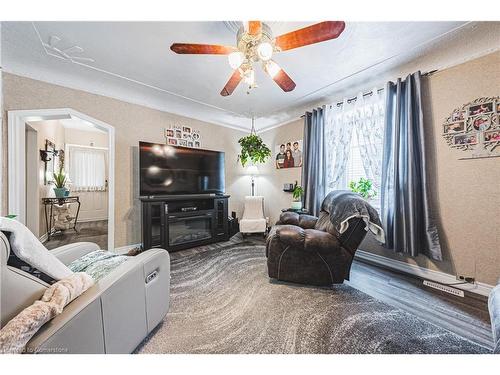 193 Campbell Avenue, Hamilton, ON - Indoor Photo Showing Living Room