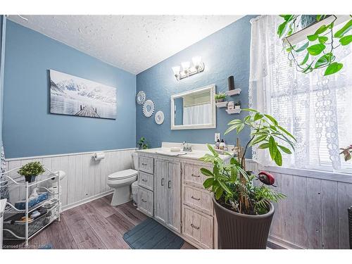 193 Campbell Avenue, Hamilton, ON - Indoor Photo Showing Bathroom