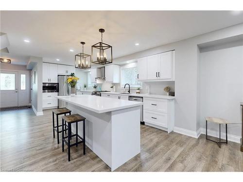 1242 Consort Crescent, Burlington, ON - Indoor Photo Showing Kitchen With Upgraded Kitchen