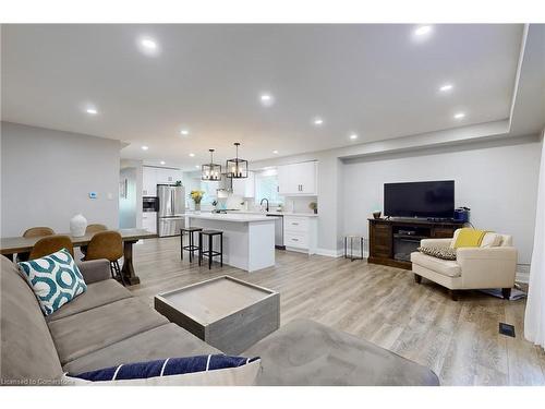 1242 Consort Crescent, Burlington, ON - Indoor Photo Showing Living Room