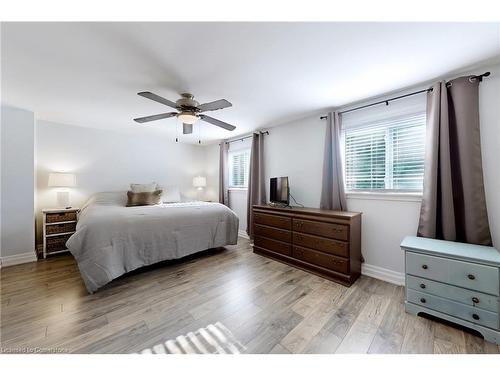 1242 Consort Crescent, Burlington, ON - Indoor Photo Showing Bedroom