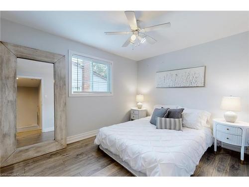 1242 Consort Crescent, Burlington, ON - Indoor Photo Showing Bedroom