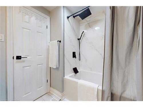 1242 Consort Crescent, Burlington, ON - Indoor Photo Showing Bathroom