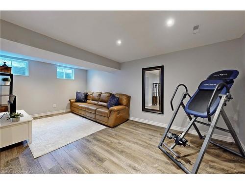 1242 Consort Crescent, Burlington, ON - Indoor