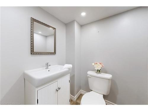 1242 Consort Crescent, Burlington, ON - Indoor Photo Showing Bathroom