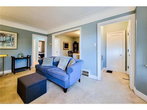 133 Cameron Avenue S, Hamilton, ON - Indoor Photo Showing Living Room