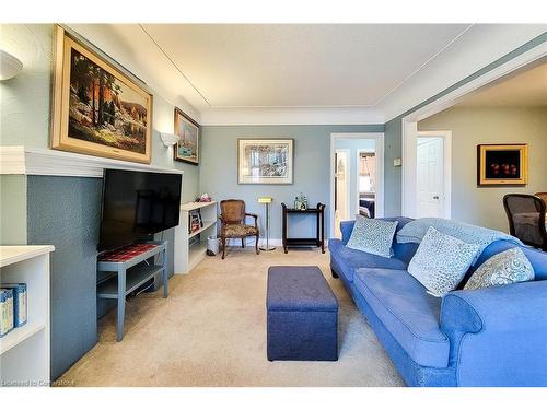 133 Cameron Avenue S, Hamilton, ON - Indoor Photo Showing Living Room