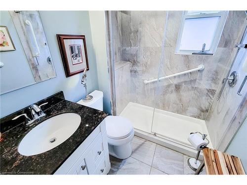 133 Cameron Avenue S, Hamilton, ON - Indoor Photo Showing Bathroom