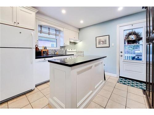 133 Cameron Avenue S, Hamilton, ON - Indoor Photo Showing Kitchen