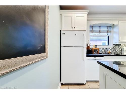 133 Cameron Avenue S, Hamilton, ON - Indoor Photo Showing Kitchen