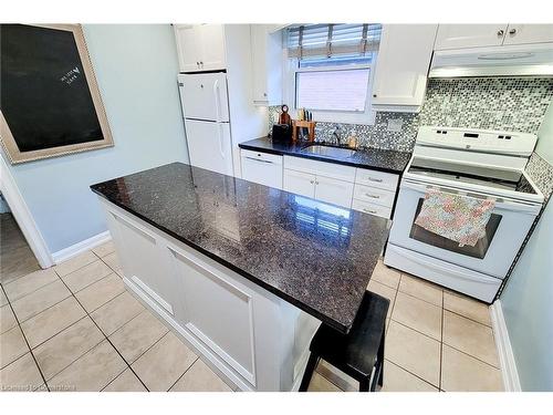 133 Cameron Avenue S, Hamilton, ON - Indoor Photo Showing Kitchen