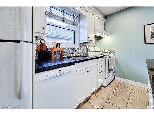 133 Cameron Avenue S, Hamilton, ON - Indoor Photo Showing Kitchen