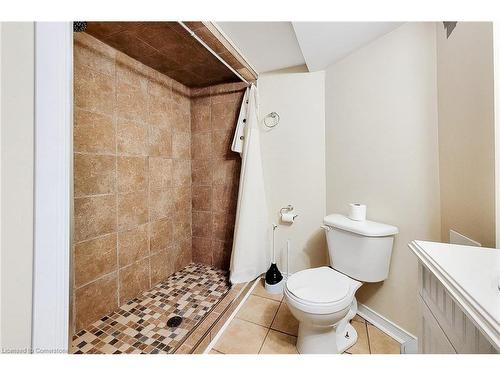 133 Cameron Avenue S, Hamilton, ON - Indoor Photo Showing Bathroom