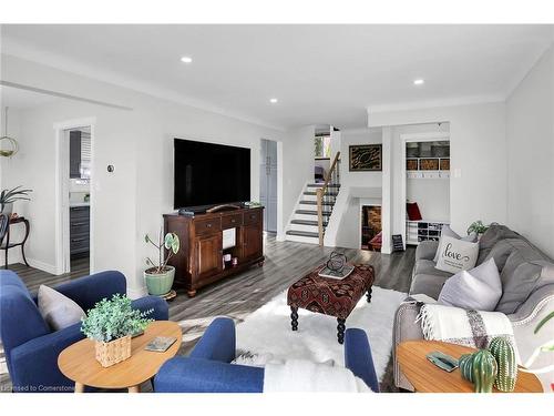 30 Rolling Acres Drive, Welland, ON - Indoor Photo Showing Living Room