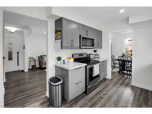 30 Rolling Acres Drive, Welland, ON - Indoor Photo Showing Kitchen