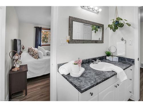 30 Rolling Acres Drive, Welland, ON - Indoor Photo Showing Bathroom