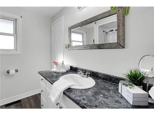 30 Rolling Acres Drive, Welland, ON - Indoor Photo Showing Bathroom