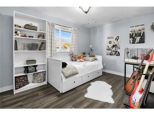 30 Rolling Acres Drive, Welland, ON - Indoor Photo Showing Bedroom