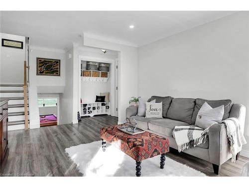 30 Rolling Acres Drive, Welland, ON - Indoor Photo Showing Living Room