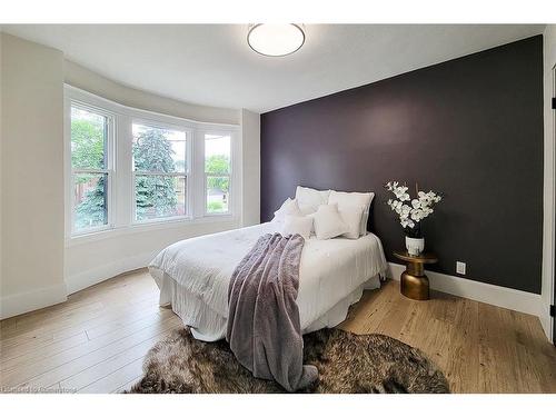 49 Carrick Avenue, Hamilton, ON - Indoor Photo Showing Bedroom