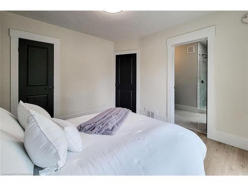 49 Carrick Avenue, Hamilton, ON - Indoor Photo Showing Bedroom