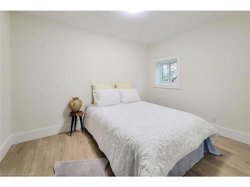 49 Carrick Avenue, Hamilton, ON - Indoor Photo Showing Bedroom