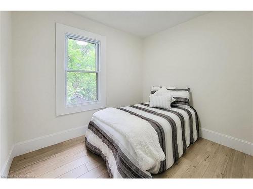 49 Carrick Avenue, Hamilton, ON - Indoor Photo Showing Bedroom