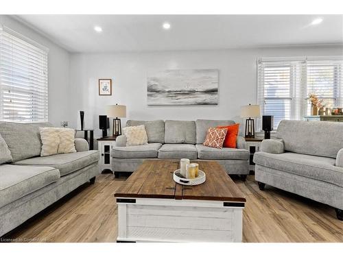 103 Norfolk Avenue, Cambridge, ON - Indoor Photo Showing Living Room