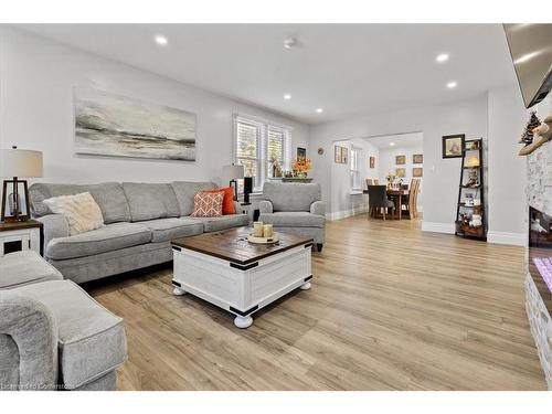 103 Norfolk Avenue, Cambridge, ON - Indoor Photo Showing Living Room