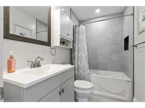 103 Norfolk Avenue, Cambridge, ON - Indoor Photo Showing Bathroom