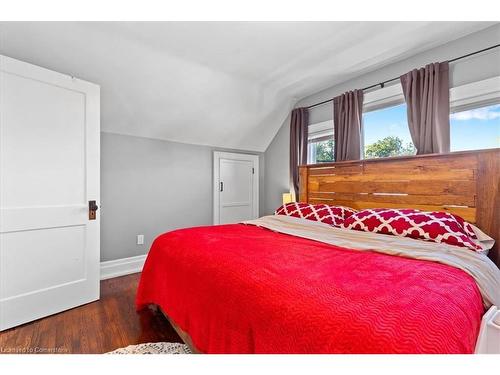 103 Norfolk Avenue, Cambridge, ON - Indoor Photo Showing Bedroom