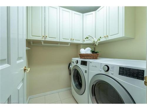 406-1201 North Shore Boulevard, Burlington, ON - Indoor Photo Showing Laundry Room