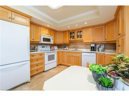 406-1201 North Shore Boulevard, Burlington, ON - Indoor Photo Showing Kitchen