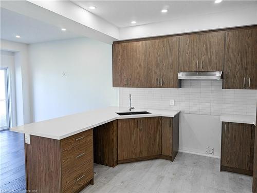 204 Rockledge Drive, Hannon, ON - Indoor Photo Showing Kitchen